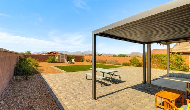 Extended-Stay Tucson Escape w/Office & EV Charger