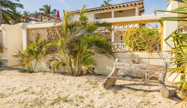 Fabulous 3-bedroom chalet with AC in La Cruz de Huanacaxtle in La Cruz de Huanacaxtle