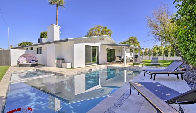 Families Welcome! Scottsdale Gem w/Pool & Jacuzzi
