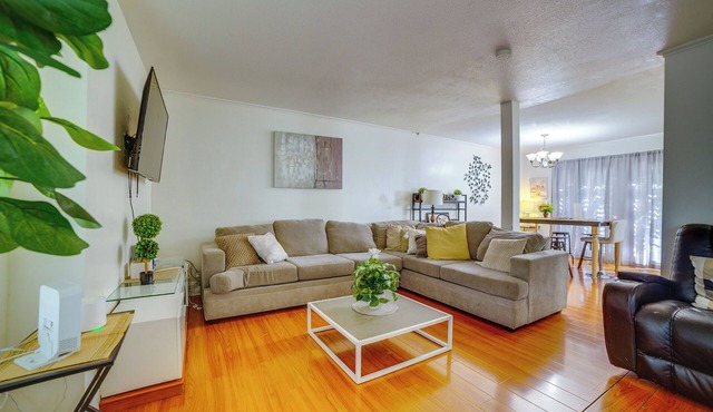 Family Gem w/Pet-Friendly Yard! 8 Mi to Riverside
