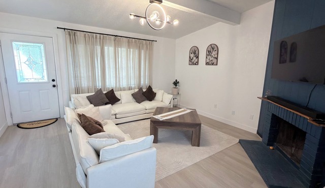 Fantastic 2-bedroom duplex with AC in charming Stockton in Stockton