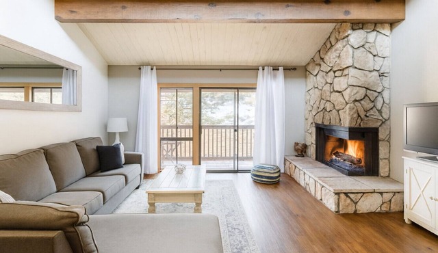 Feet From Slopes Remodeled Snow Summit Cabin
