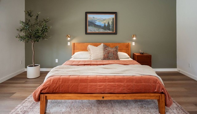 Fig Studio Studio apartment walking distance from Fig Garden Village.