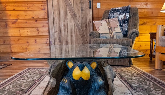 Flathead Bear Getaway Cabin - 1 mile to a Flathead Lake Beach in Bigfork