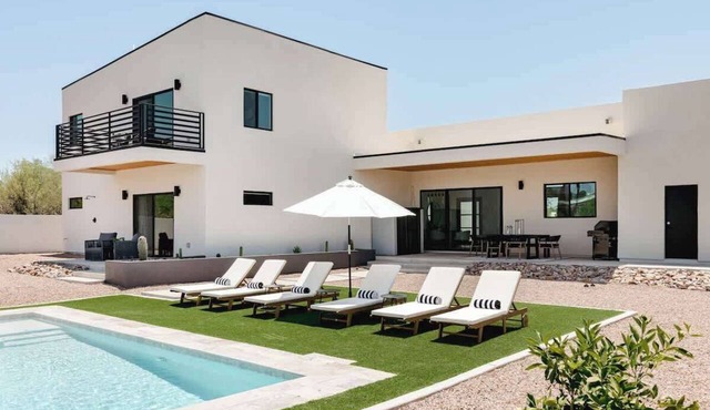 Foothills Upscale Retreat with Heated Pool in Tucson