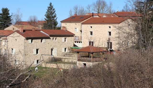 Hameau MANAJEP is made up of the lodgings MAJES, NAOLE, JEPATAN and the room JEPHOS in Saint-Quentin-sur-Sauxillanges