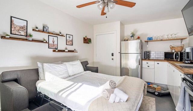 Friendly 2BR Retreat BBQ & Free Parking