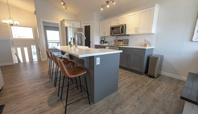Full House with AC | BBQ | Free WiFi | Smart TVs in Grande Prairie