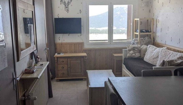 Fully-equipped apartment at the foot of the slopes, 5 minutes from the village center in Les Angles