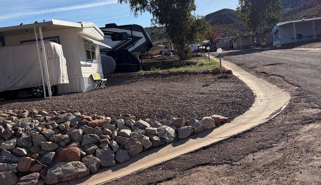 Fully remodeled home walking distance to the marina at Lake Rosevelt.