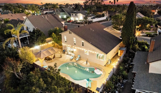 Garage, Pool, King Bed, Gated Yard in Rancho Penasquitos in San Diego