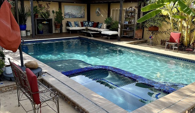 Garden guesthouse with pool, 1 bedroom, WiFi and AC in beautiful San Diego