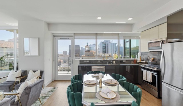 Gaslamp 2-bedroom apartment in with Luxury Amenities