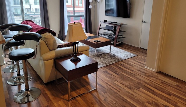 GASLAMP DOWNTOWN SAN DIEGO CONDO NEAR EVERYTHING. SPA/POOL/BBQ/PARKING