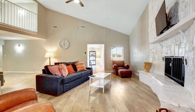 Gated 6BR Family Home: Pool Table, Fire Pit & Strip Views