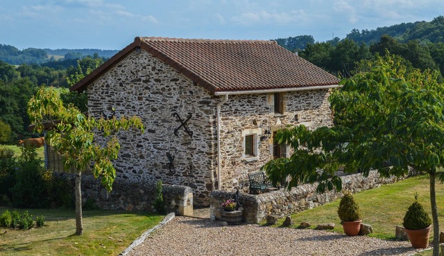 Gite With Private Pool And Panoramic Views, perfect getaway! in Saint-Martin-De-Fressengeas
