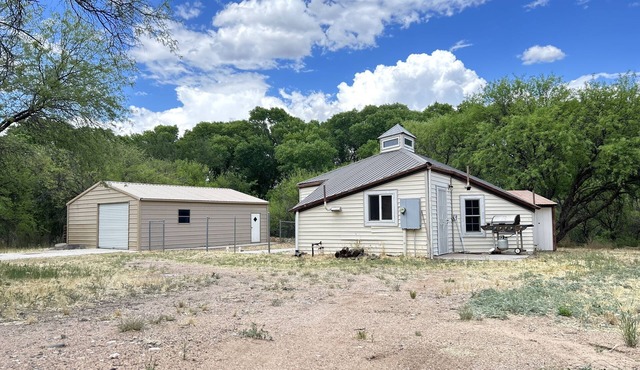 Glamping cabin- 10 min from Verde River day use Perfect to unplug & be w/nature