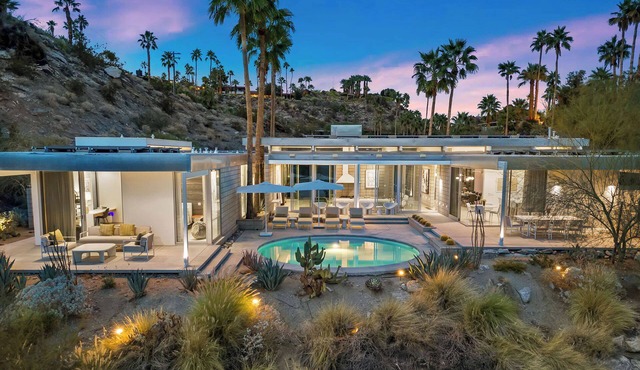 Glass Haus - Desert Retreat with Epic Views!