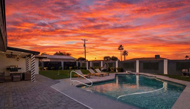 Glimmer-Sparkling Pool & Mini Golf-Near Old Town