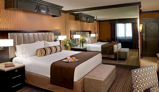 Gold Tower Parlor Suite at Golden Nugget Las Vegas, Pets Allowed, Nightclub!