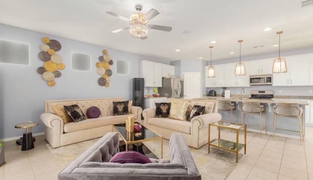 Golden Temple Getaway 5bd/2.5bth house with WiFi/Exercise Room Family Friendly in Phoenix