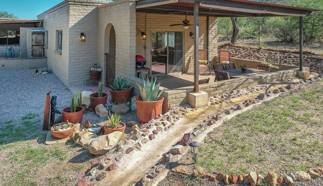 Golder Ranch Guesthouse 2-Bedroom Sonoran Desert Retreat in Catalina, Arizona