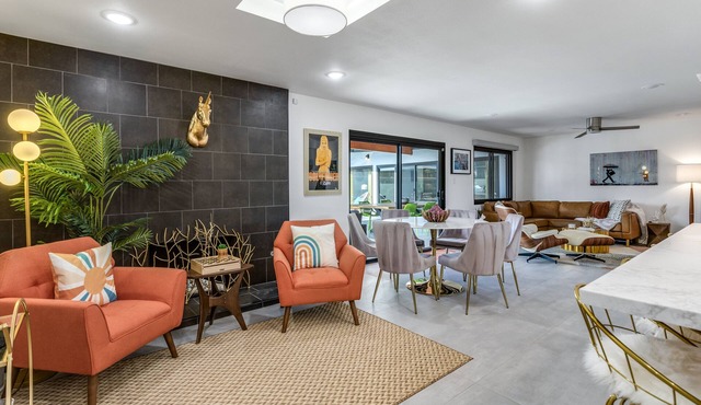 GoldFinger - Recently Renovated Palm Springs Luxury