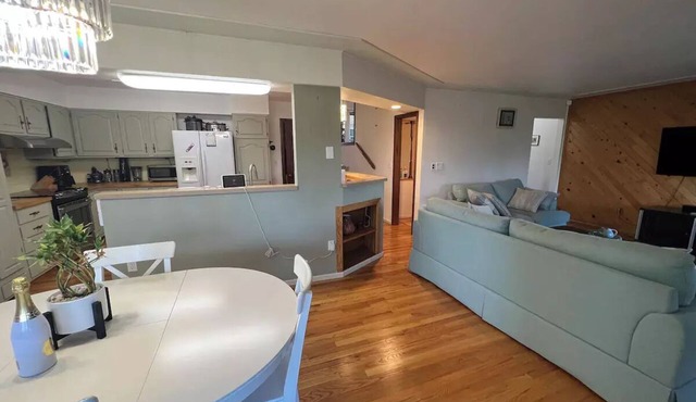 Golf Course Front 2 bedroom house with free wifi and parking in Westminster