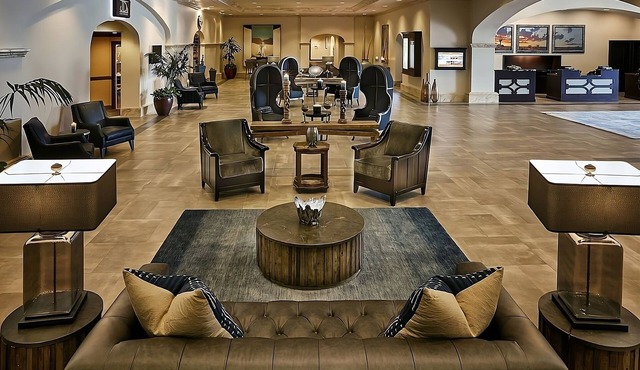 Golf Getaway! 5 Pools, Free Shuttle Service to Explore Old Town Scottsdale!