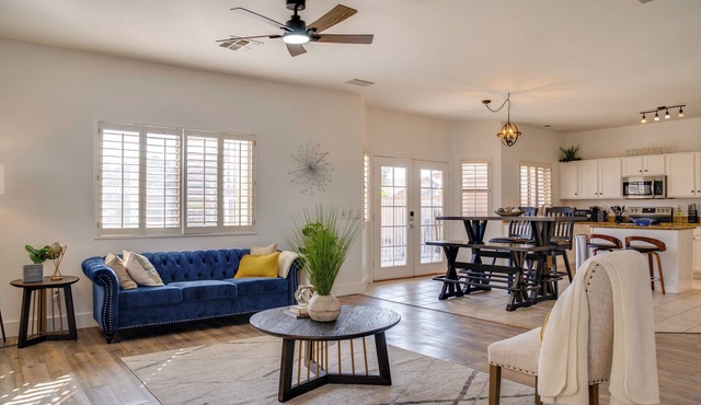 Golf, Hikes & Sports Fun! Desert Getaway w/Pool