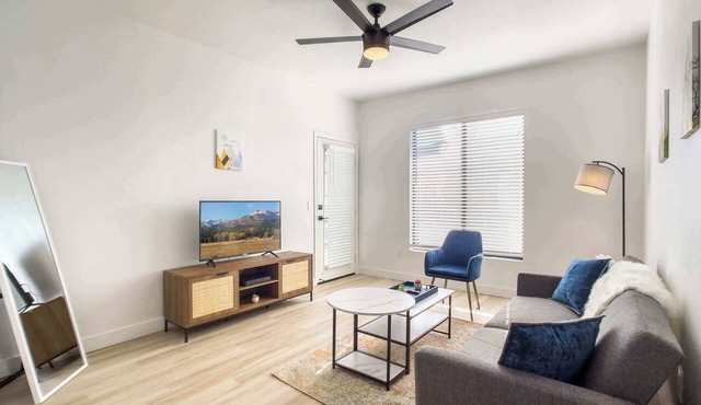 Golf Lover's CozySuites Kierland Commons