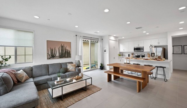 Golfer Paradise! Brand New 2b/2b Home at PGA West.