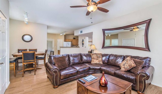Gorgeous Gated Condo Summerlin Clean Comfort minutes from Strip, Red Rock