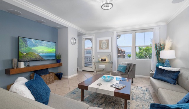 Gorgeous Luxurious San Diego Townhome - Stunning Views, Pool, Hot Tub