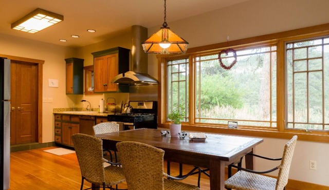 Gorgeous Mountain Retreat near Red Rocks! in Morrison