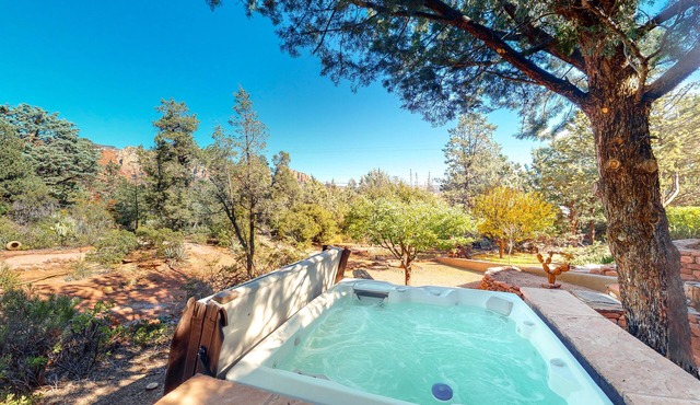 Gorgeous Sedona home with hot tub & breathtaking views
