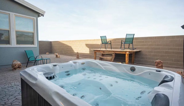 Gorgeous Strip View House with Telescope and Hot Tub