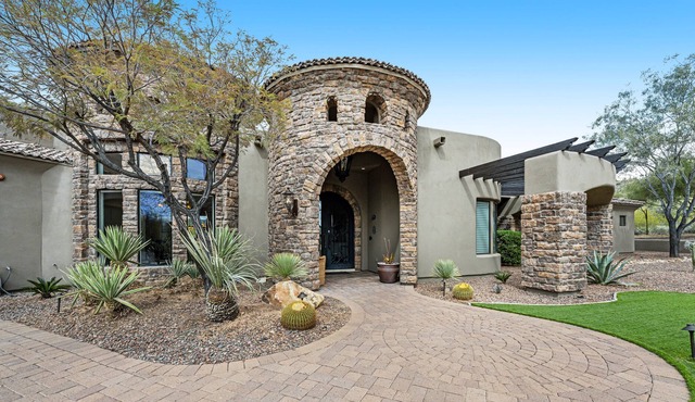 Gorgeous villa with private pool, in-ground spa, sauna & home theater