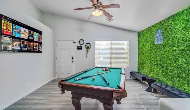 Great location! near shopping & entertainment