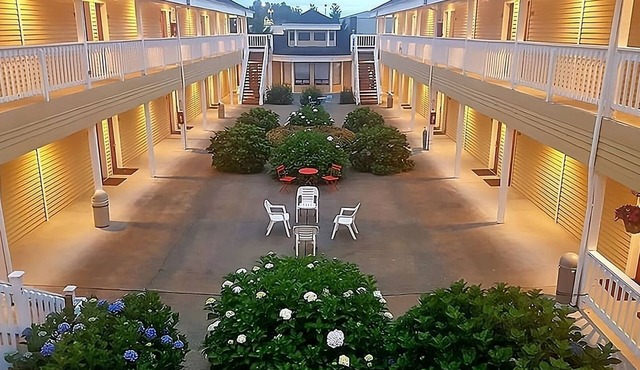 Great Relaxing Overnight Stay at GuestHouse Enumclaw! Free Parking, Pets Allowed in Enumclaw