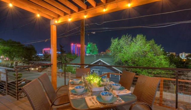 Great View! UNR~Sleeps 12~Deck~Reno~Minerva House~ Near Downtown~Family Fun
