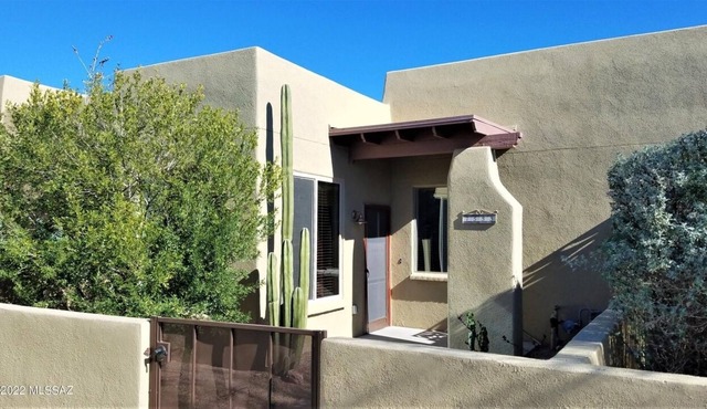 GreatTuscon getaway, graced by the Rincon Mountains and Giant Saguaro