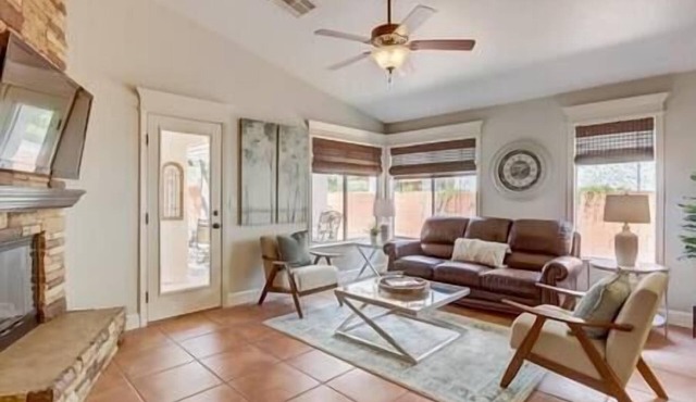 Green Valley Ranch home w/casita-15 min to strip