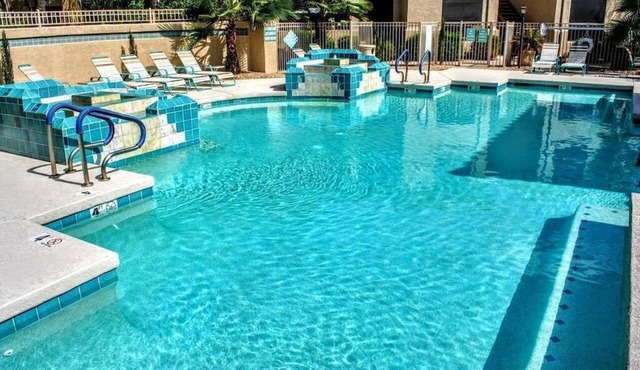 Ground Level 1Story☀️Beautiful Scottsdale Luxe☀️Heated Pool+Spa+Gym+2 Car Garage