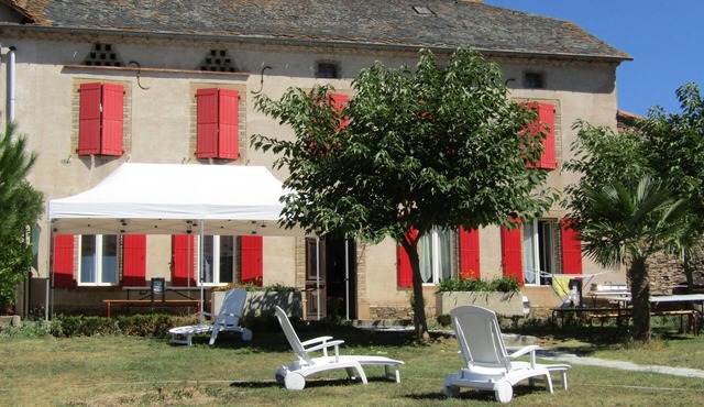 Group accommodation for 15 people in Sérénac