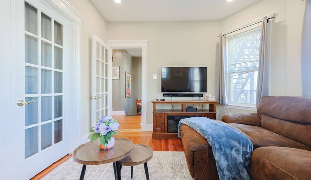 Group-Friendly 6BR House Close to Everything in Brookline