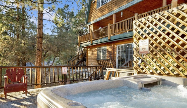 Haven Hideaway- Cozy Log Cabin- Hot Tub- Games