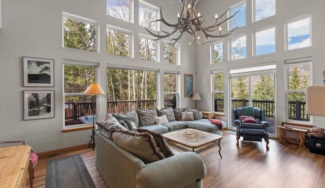 Hawkview Haven - AC, Sauna, Hot Tub, Game Room in Silverthorne