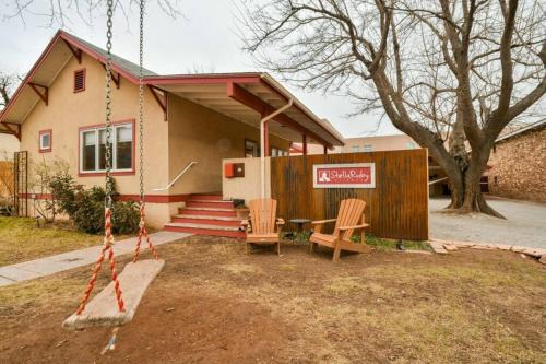 Hazel @ Stella Ruby Cottages - Steps to Downtown! in Moab