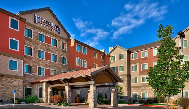 Heated Pool & Hot Tub + Free Breakfast Buffet. Great Location! Close to Jordan Landing in Midvale